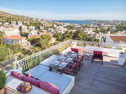 Sea View Apartment with Hot Tub & Sauna