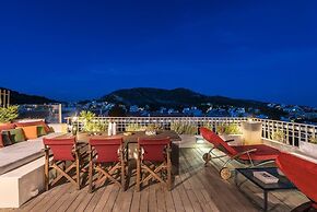 Sea View Apartment with Hot Tub & Sauna