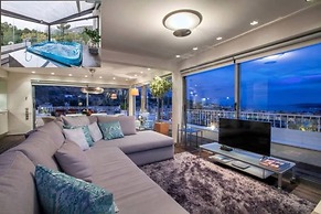 Sea View Apartment with Hot Tub & Sauna