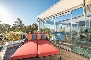 Sea View Apartment with Hot Tub & Sauna