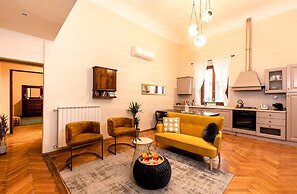 Florentine Palazzo - 4 bedrooms - Historic Center apt