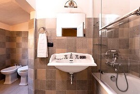 Elegant and historic 3-Bedroom in city center