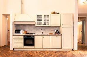 Elegant and historic 3-Bedroom in city center