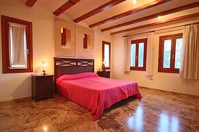 Private 4-bedroom Villa w/ Pool, Summer Kitchen & Expansive Living Spa