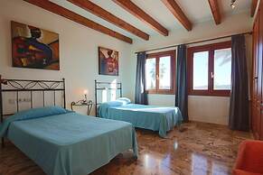 Private 4-bedroom Villa w/ Pool, Summer Kitchen & Expansive Living Spa