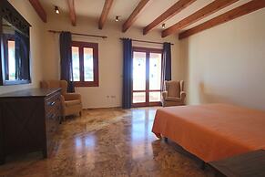 Private 4-bedroom Villa w/ Pool, Summer Kitchen & Expansive Living Spa