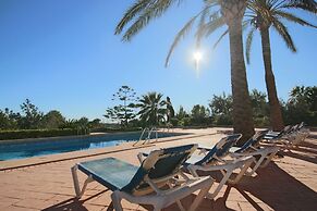 Private 4-bedroom Villa w/ Pool, Summer Kitchen & Expansive Living Spa