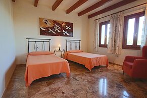 Private 4-bedroom Villa w/ Pool, Summer Kitchen & Expansive Living Spa