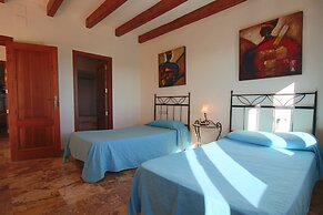 Private 4-bedroom Villa w/ Pool, Summer Kitchen & Expansive Living Spa