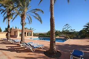 Private 4-bedroom Villa w/ Pool, Summer Kitchen & Expansive Living Spa