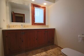 Private 4-bedroom Villa w/ Pool, Summer Kitchen & Expansive Living Spa