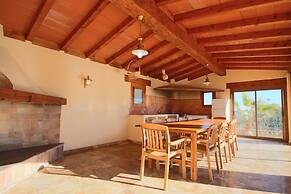 Private 4-bedroom Villa w/ Pool, Summer Kitchen & Expansive Living Spa