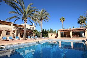 Private 4-bedroom Villa w/ Pool, Summer Kitchen & Expansive Living Spa