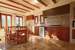 Private 4-bedroom Villa w/ Pool, Summer Kitchen & Expansive Living Spa