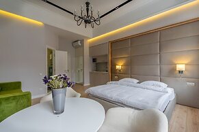 KievApts Sofievskaya 18
