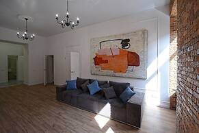 KievApts Pushkinskaya 10