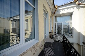 KievApts Pushkinskaya 10