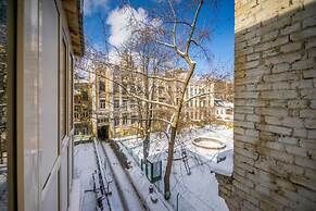 KievApts Pushkinskaya 10