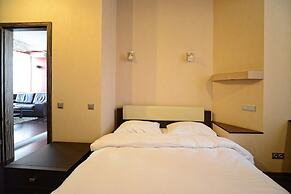 KievApts Pushkinskaya 10