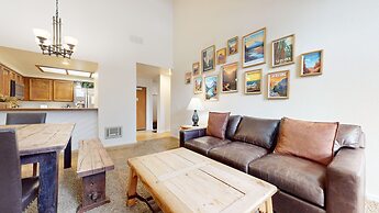 Aspen Creek 311 Walk to Eagle Lodge, Log Burning Fireplace, Great Comp