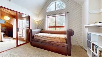 Aspen Creek 311 Walk to Eagle Lodge, Log Burning Fireplace, Great Comp