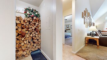 Aspen Creek 311 Walk to Eagle Lodge, Log Burning Fireplace, Great Comp