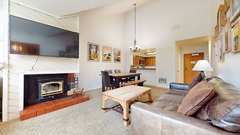 Aspen Creek 311 Walk to Eagle Lodge, Log Burning Fireplace, Great Comp