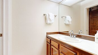 Aspen Creek 311 Walk to Eagle Lodge, Log Burning Fireplace, Great Comp