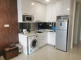 Luxury Deluxe Studios At Mercu Summer Suites