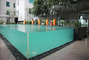 Luxury Deluxe Studios At Mercu Summer Suites