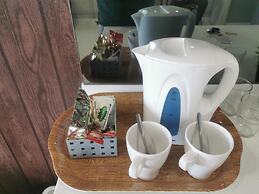 Luxury Deluxe Studios At Mercu Summer Suites