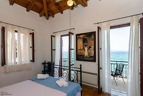 Waveside Sanctuary - Luxurious Seastone Villa