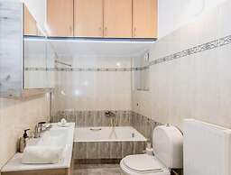 Thano's Stylish Flat, Just 150m To The Beach