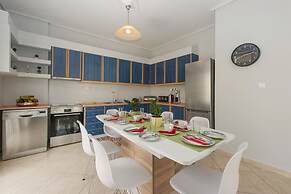 Thano's Stylish Flat, Just 150m To The Beach