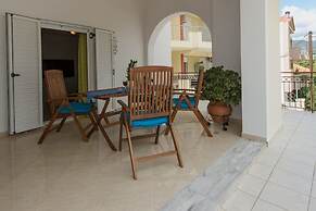 Thano's Stylish Flat, Just 150m To The Beach