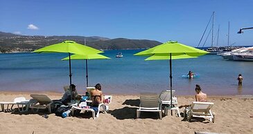 Thano's Stylish Flat, Just 150m To The Beach