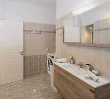 Thano's Stylish Flat, Just 150m To The Beach