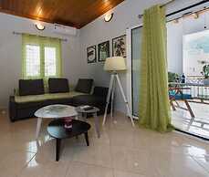 Thano's Stylish Flat, Just 150m To The Beach