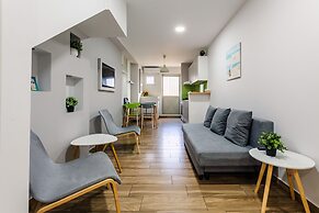 City-Sea Fusion, Elegant Gem Minutes from the Beach