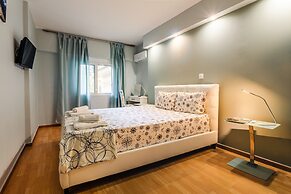 City-Sea Fusion, Elegant Gem Minutes from the Beach