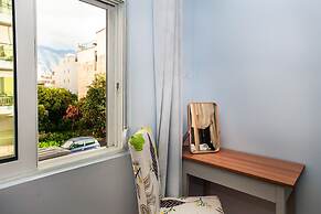 City-Sea Fusion, Elegant Gem Minutes from the Beach