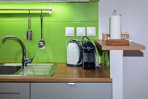 City-Sea Fusion, Elegant Gem Minutes from the Beach