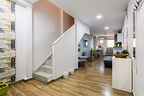 City-Sea Fusion, Elegant Gem Minutes from the Beach