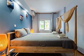 City-Sea Fusion, Elegant Gem Minutes from the Beach