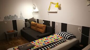 Labo Apartment Metro Plocka