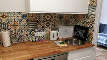 Labo Apartment Metro Plocka