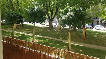 Labo Apartment Metro Plocka