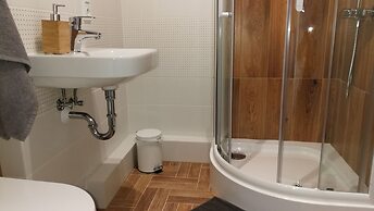 Labo Apartment Metro Plocka