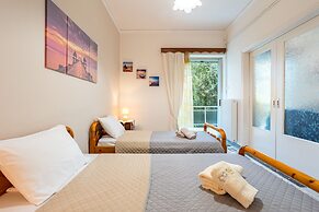 Seaside Family Haven - Avia's Spacious Getaway