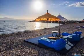 Stone Residence With Sea Views Near the Beach